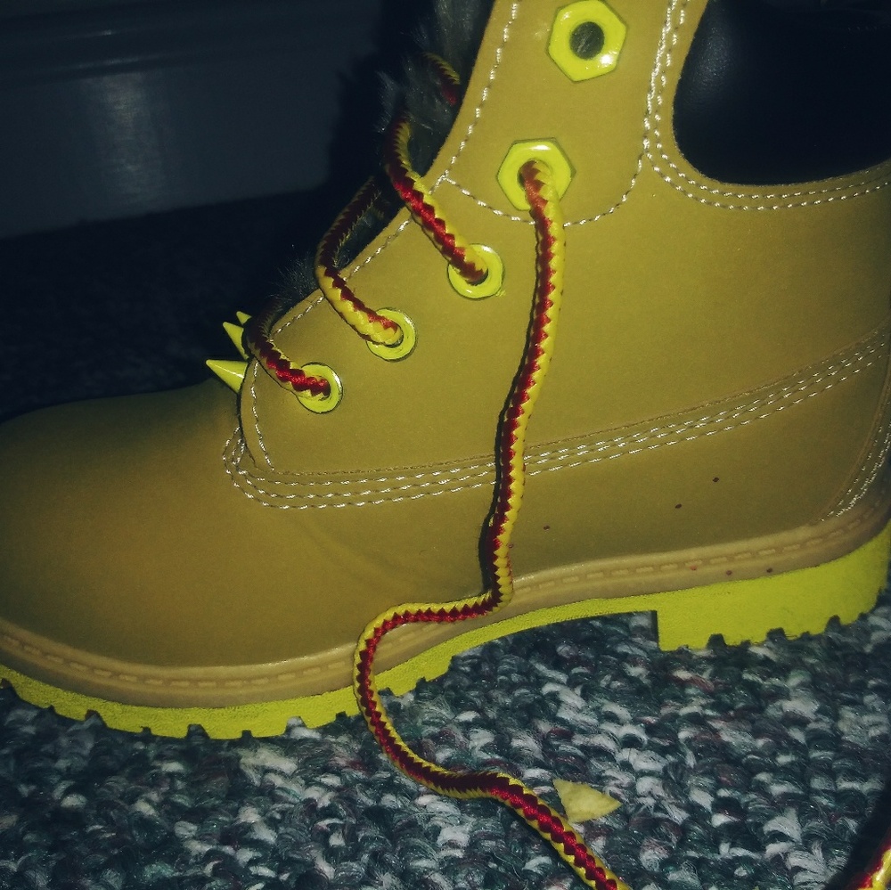 Customized boots - Picture 3 of 3